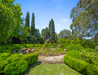 017_Open2view_ID980895-225_Mount_Irvine_Road