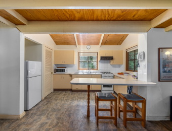 032_Open2view_ID980895-225_Mount_Irvine_Road