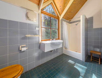 034_Open2view_ID980895-225_Mount_Irvine_Road