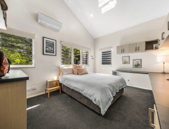 Copy-of-Studio-made-up-as-guest-suite-with-ensuite-3